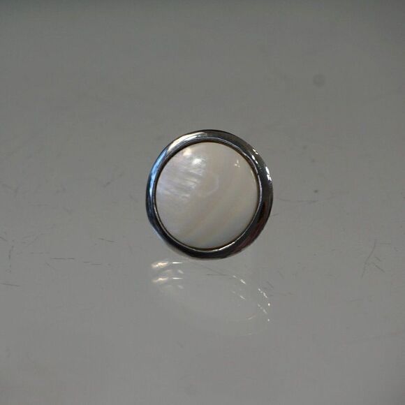 Statement Ring Button Style Size 8 Ring Silver Tone Faux Mother Of Pearl - Picture 2 of 7